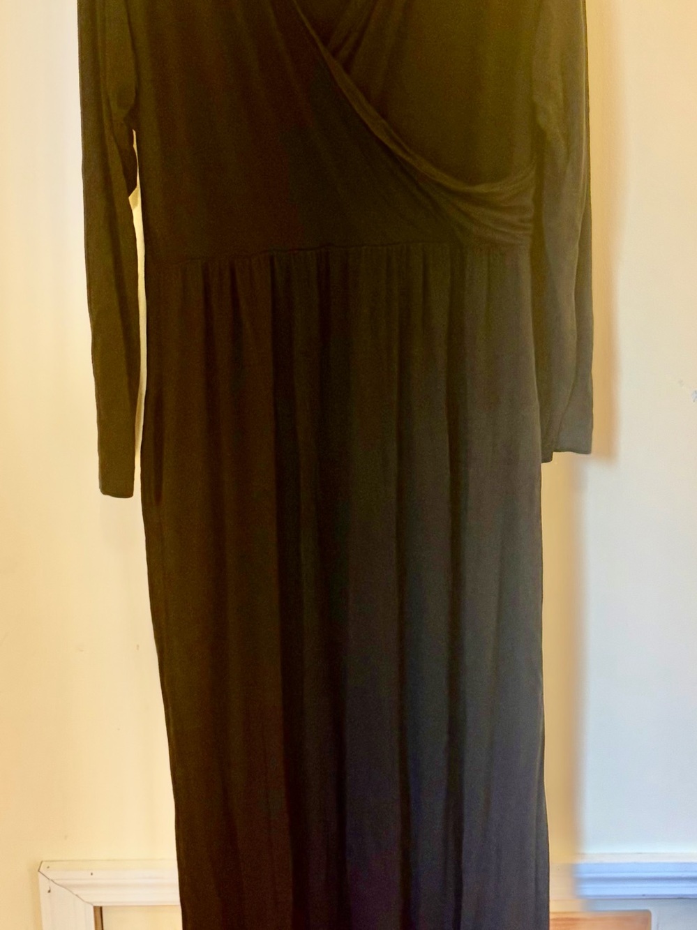 Elegant Black Maxi Wrap Dress with Long Sleeves and pockets